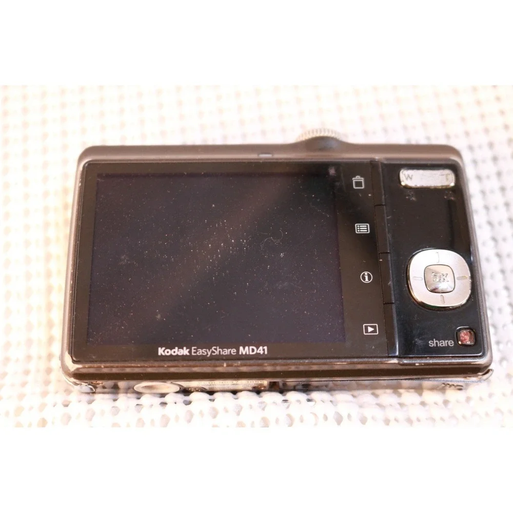 Kodak EasyShare MD41 Digital Camera 3X Optical Zoom Untested Parts Repair Brown